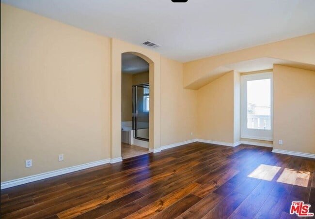 Building Photo - 1241 Ivy Terrace