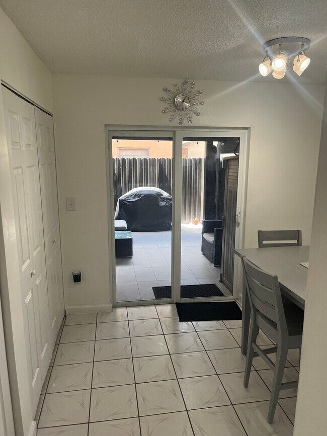 Building Photo - 2221 W 52nd St