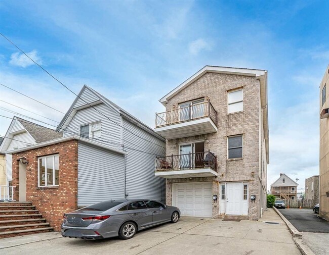 Building Photo - 38 W 20th St