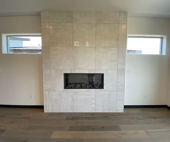 Building Photo - Close to Micron, 3 Bedroom 3 bath w/ a Million Dollar View!