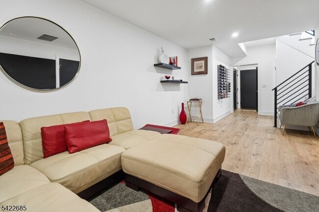 Building Photo - 301 Kingsland Rd