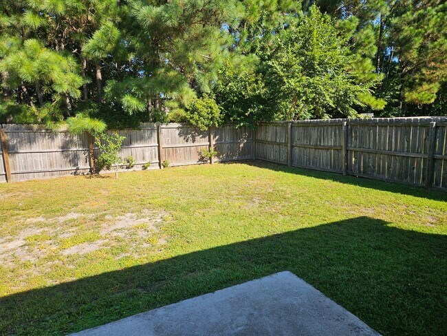 Building Photo - 3 bedroom, 2 bath home in the Neighborhoods of Holly Ridge Community