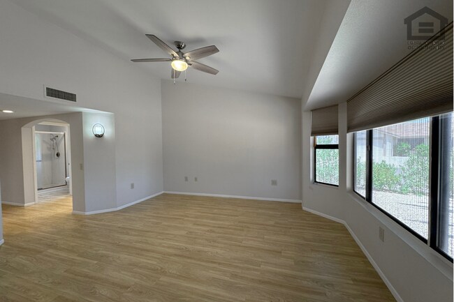Building Photo - 17211 N Desert Glen Dr