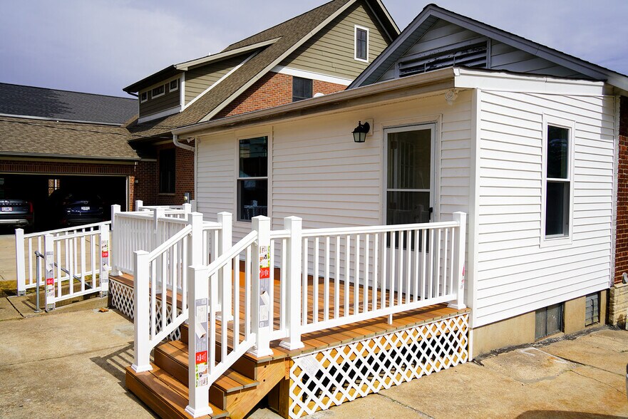 Back deck - 1101 Yale Ave