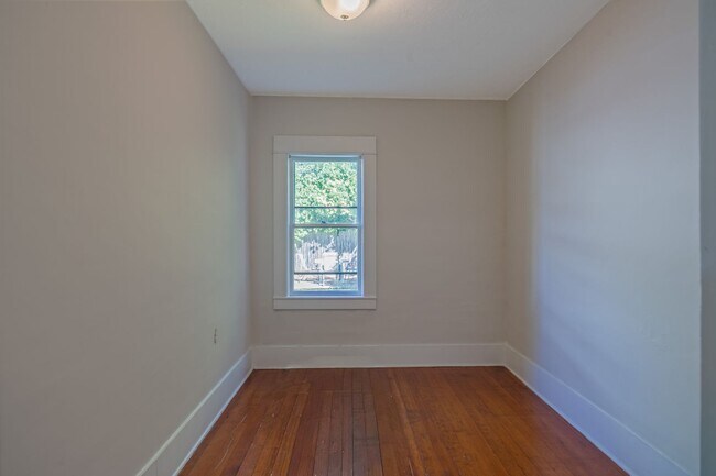 Building Photo - 182 Narragansett Blvd