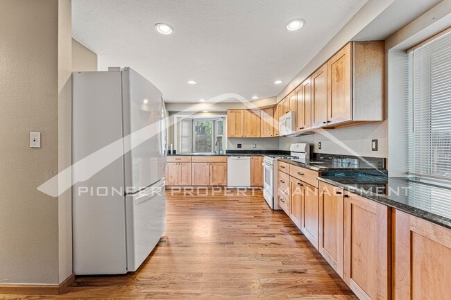 Building Photo - Charming Home with Central AC & 2 Car Garage!