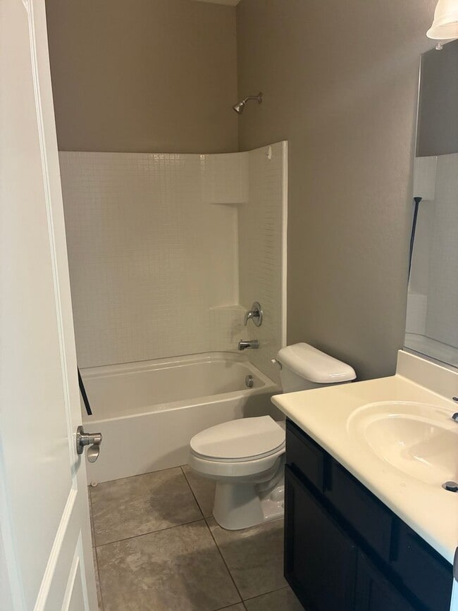 Building Photo - **BEAUTIFUL 3 BEDROOM/3 BATHROOM HOME LOCATED IN EASTMARK (ELLSWORTH & RAY)**