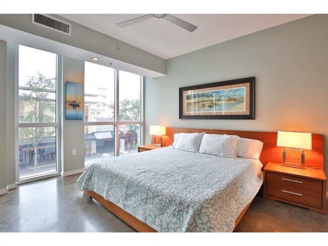 Building Photo - 1350 Main St