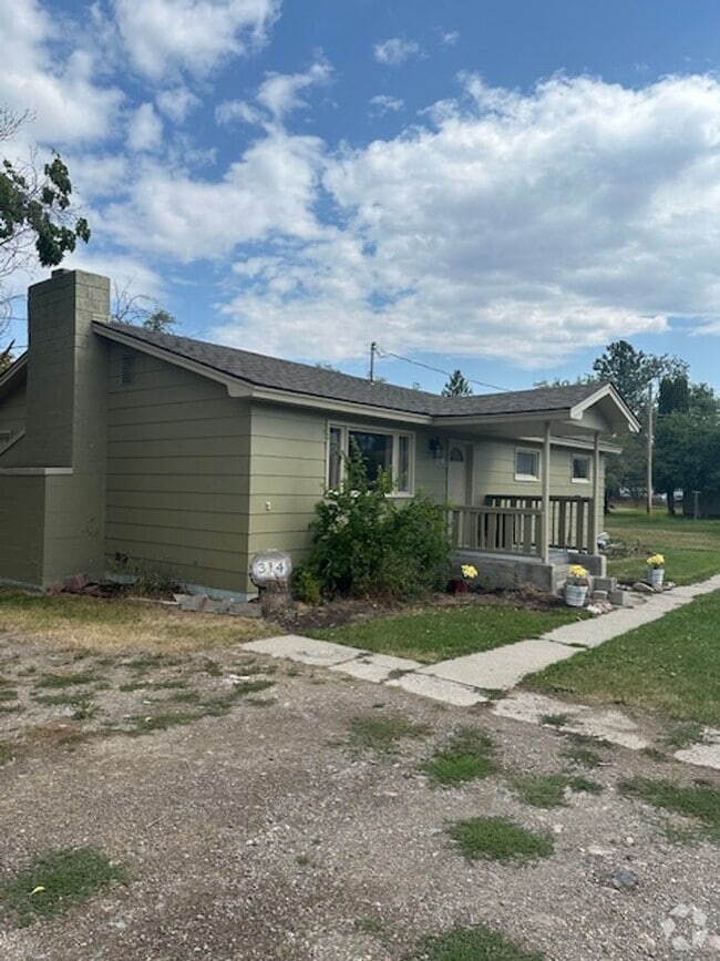Building Photo - Remodeled 4 bedroom home in Target Range