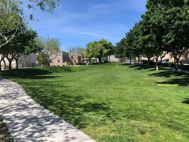 Building Photo - Northwest 3 bed, Lots of Amenities!