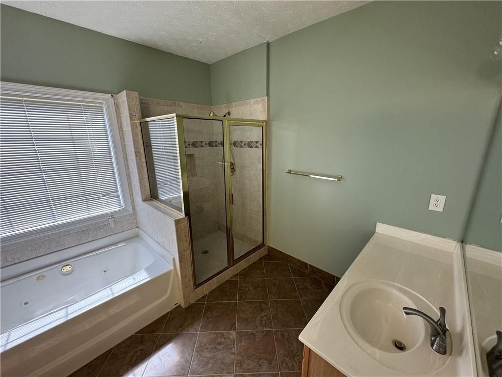 Building Photo - 2393 Hampton Park Dr NE