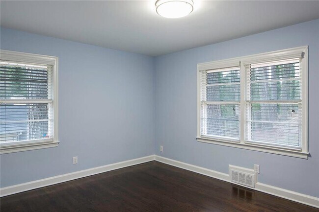 Building Photo - 1855 Long Dr