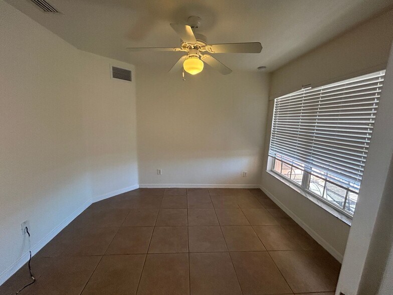 Building Photo - 3/2  Pool home