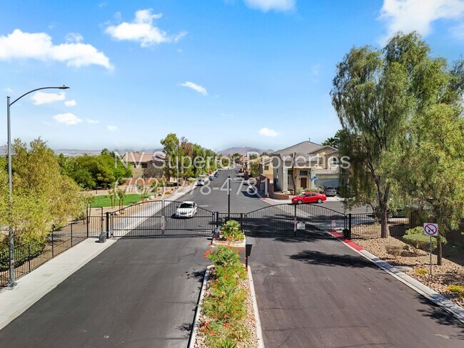 Building Photo - NW!! GATED!! Playground!!!Low maintenance ...
