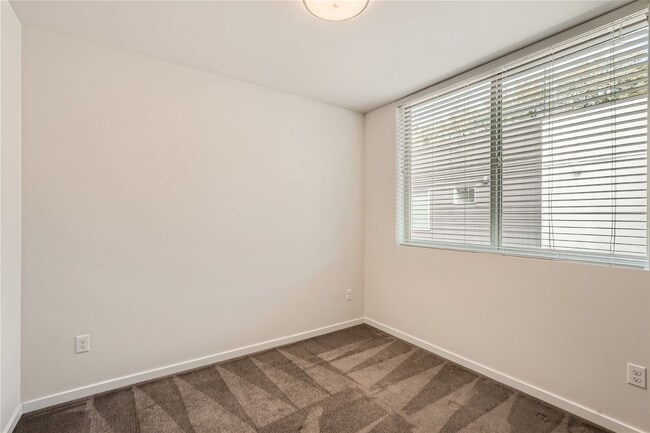 Building Photo - Modern West Seattle Townhome with Rooftop ...