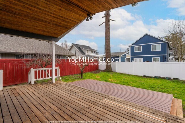 Building Photo - Updated Cottage in Gladstone!