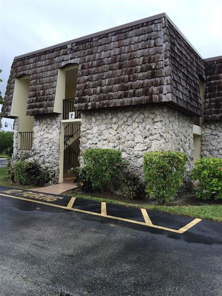 Primary Photo - 3111 Oakland Shores Dr