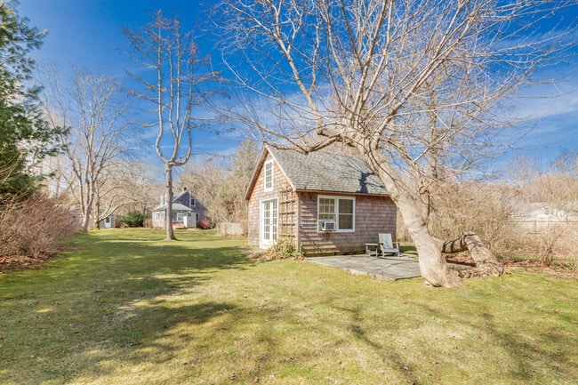 Building Photo - 134 Three Mile Harbor Rd