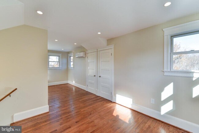 Building Photo - 4215 River Rd NW