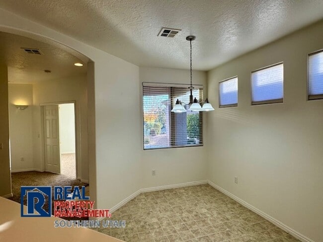 Building Photo - Coral Canyon Home