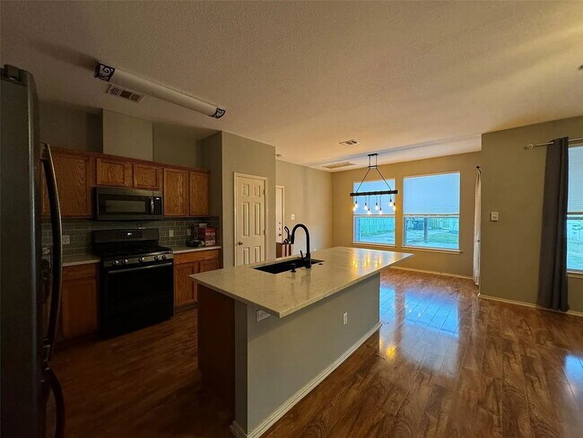Building Photo - "Charming 3-Bedroom Retreat in Kyle, TX with Spacious Living and Modern Comforts!"