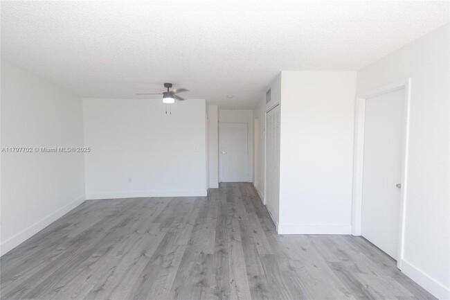 Building Photo - 3948 NE 169th St