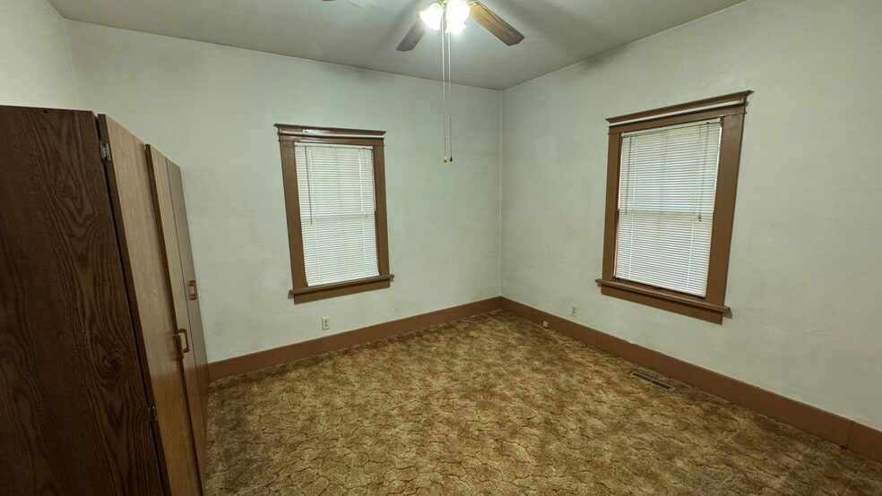 Building Photo - 406 S Chicago Ave