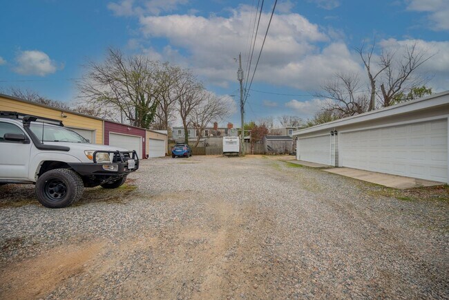 Building Photo - 518 1/2 South Laurel Street