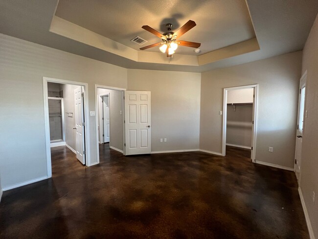 Building Photo - Luxury 3/2 Duplex in Seguin, Texas