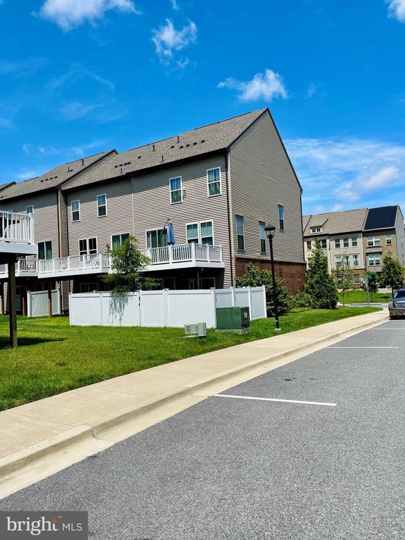 Building Photo - 120 Capital Ct