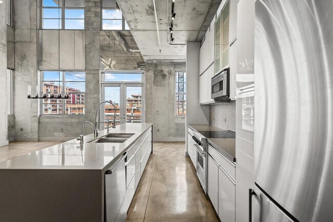 Building Photo - 445 N Andrews Ave