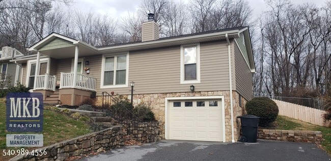 Building Photo - 3123 Glenmont Dr