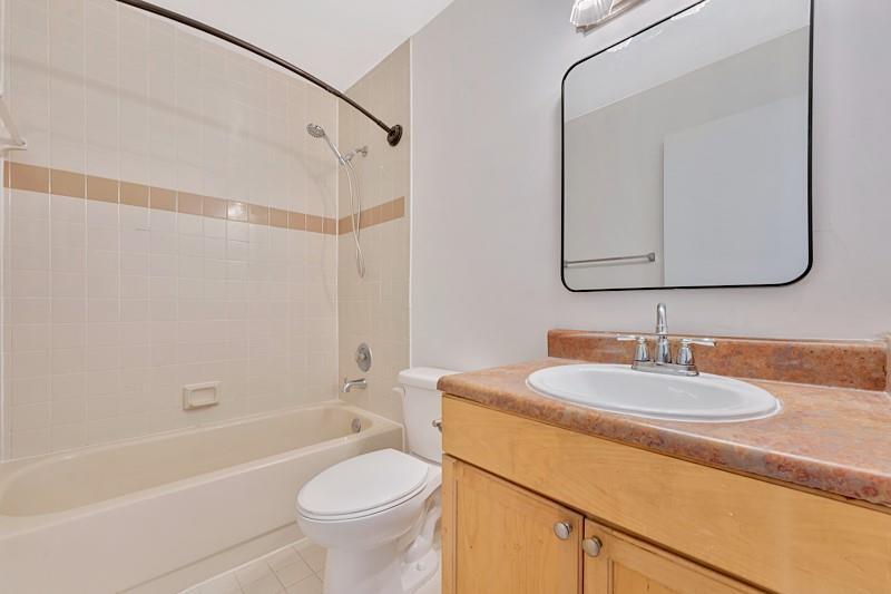 Building Photo - 1430 Meadows Cir W