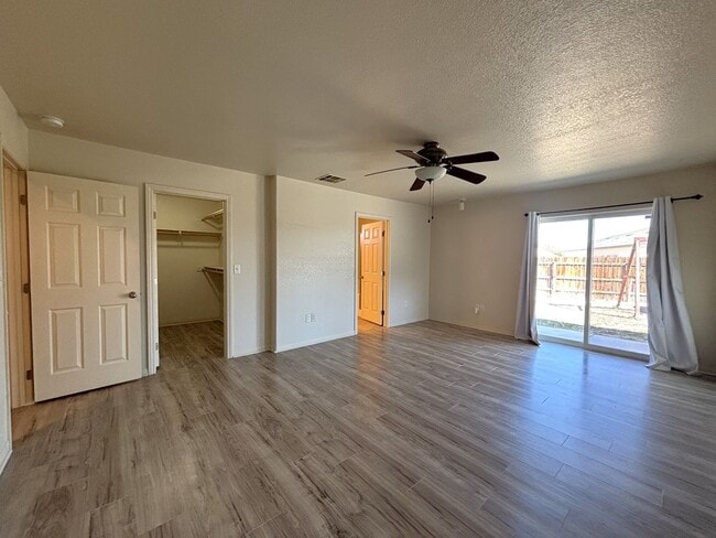 Building Photo - Spacoius Home Available Now!