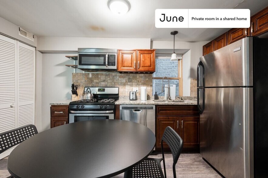 Building Photo - Room in Shared 3 bed/2 bath home