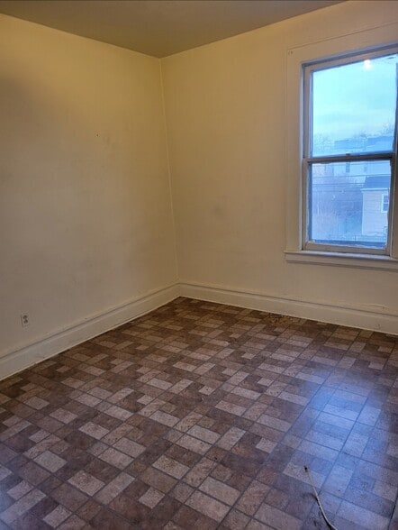 Building Photo - 82 Smith St