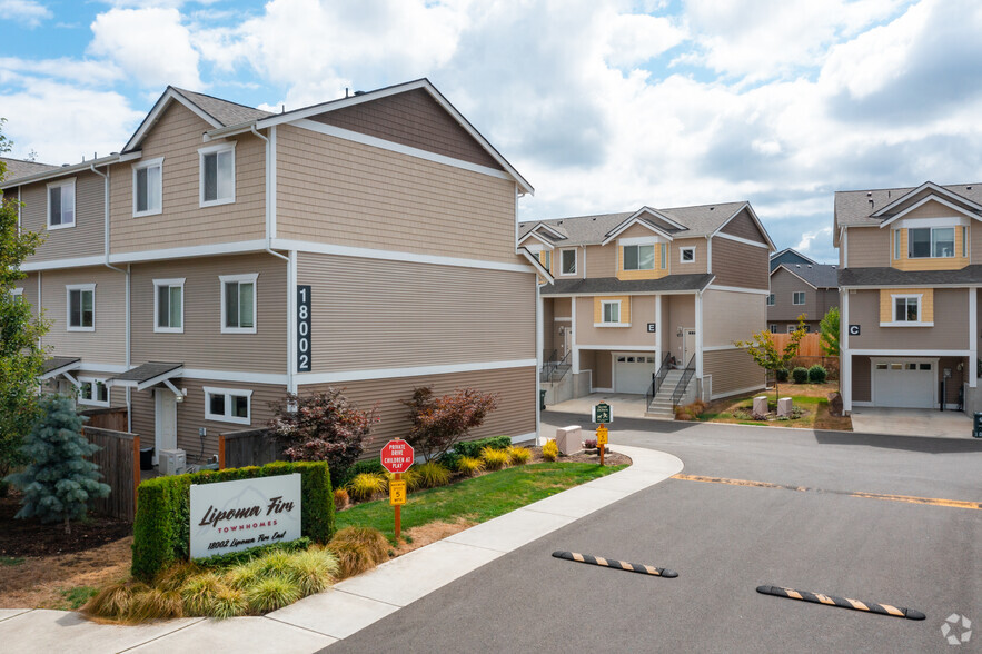 Building Photo - Lipoma Firs Townhomes