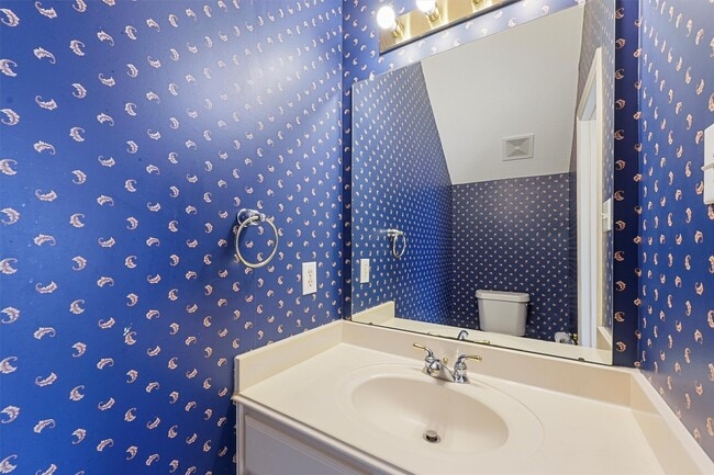 Building Photo - 22910 Fairleaf Cir