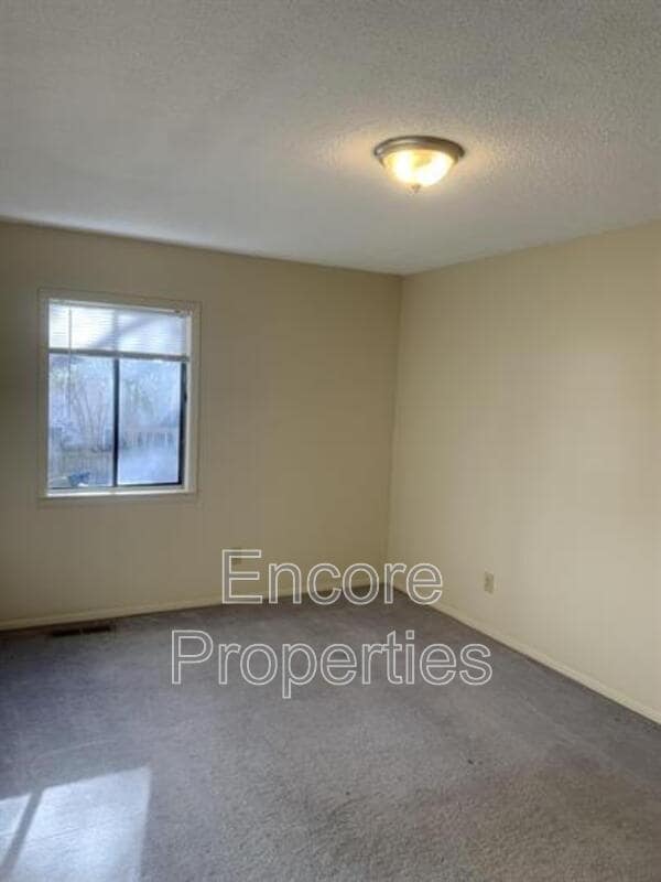 Building Photo - 1411 Foxwood Dr