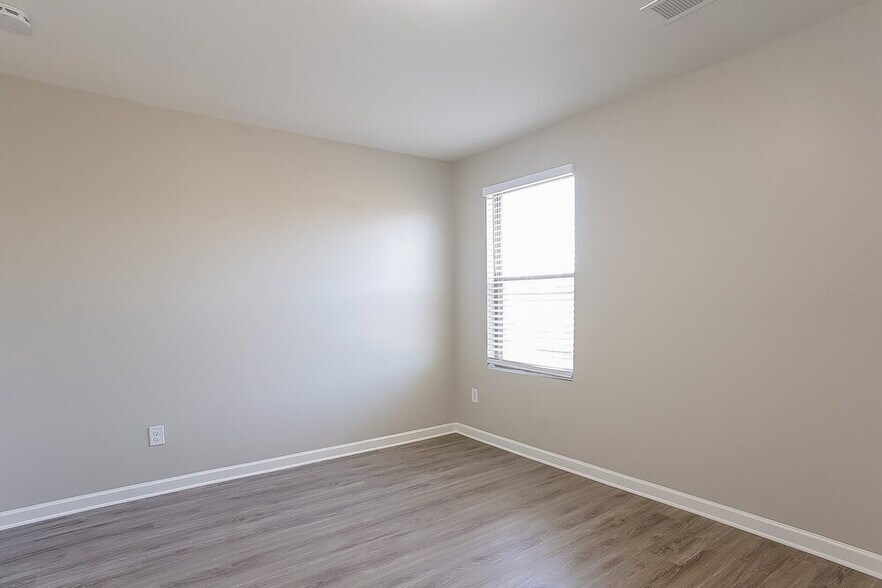 Building Photo - 8581 Braylen Manor Dr