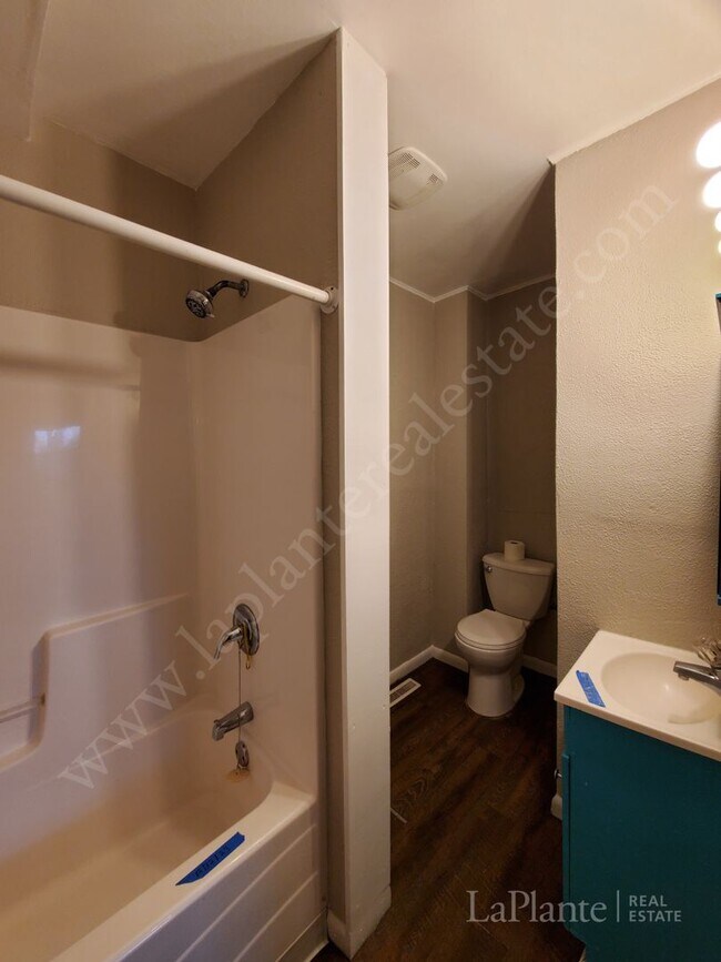 Building Photo - Three Bedroom East Toledo Home for Rent