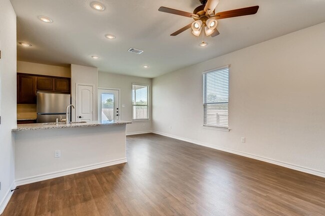 Building Photo - Lynwood Village Community