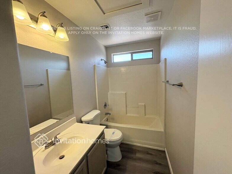 Building Photo - 1551 E Betsy Ln