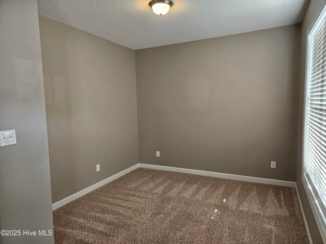 Building Photo - 609 Winfall Dr