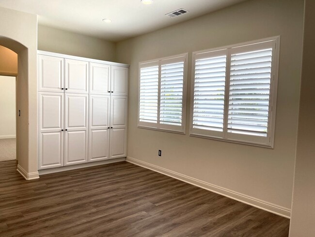 Building Photo - COMING SOON! - Belcourt Seven Oaks