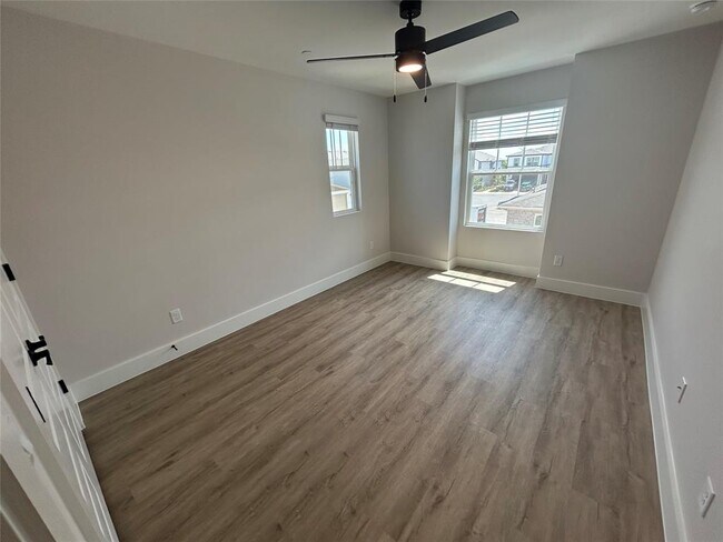 Building Photo - 7600 Strong Bow Ct