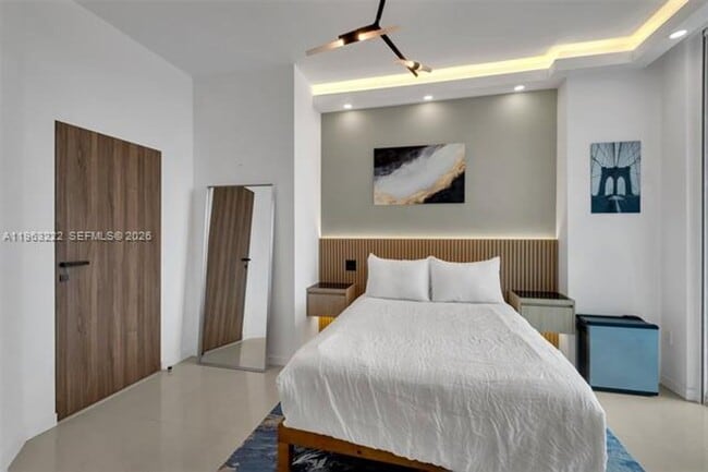 Building Photo - 350 S Miami Ave