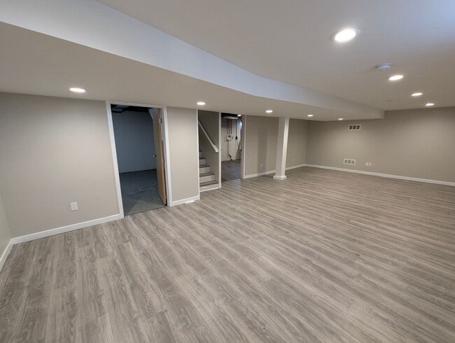 Building Photo - Elevated Living in University City