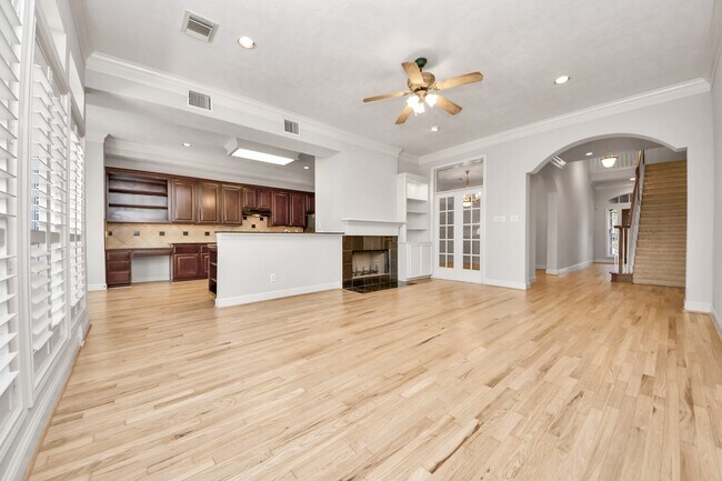 Building Photo - 5346 Hidalgo St