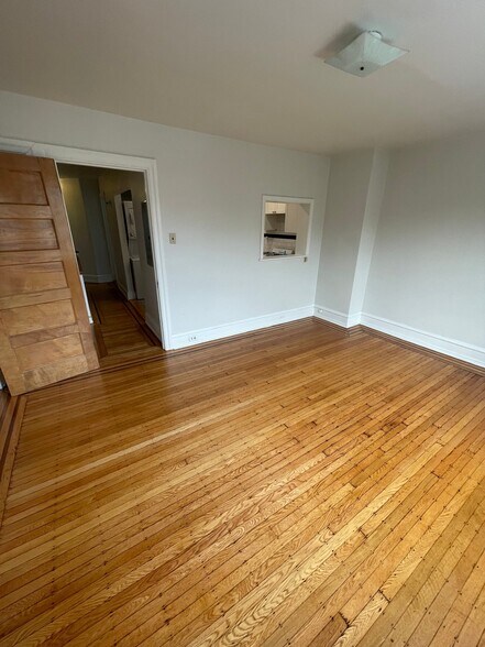 Building Photo - 266 S 46th St